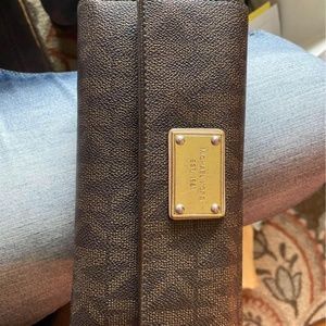 Michael kors wallet